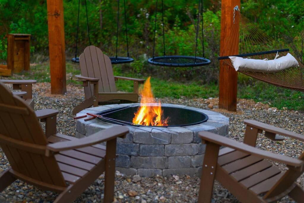 布罗肯鲍Under The Stars - Secluded, Hot Tub, Firepit, Games别墅 外观 照片