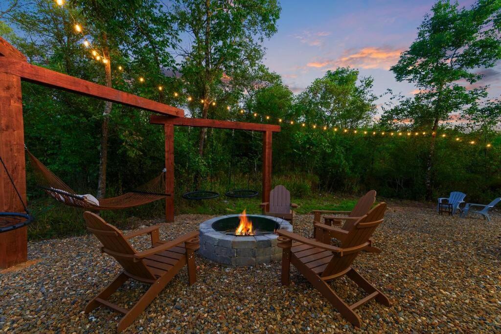 布罗肯鲍Under The Stars - Secluded, Hot Tub, Firepit, Games别墅 外观 照片